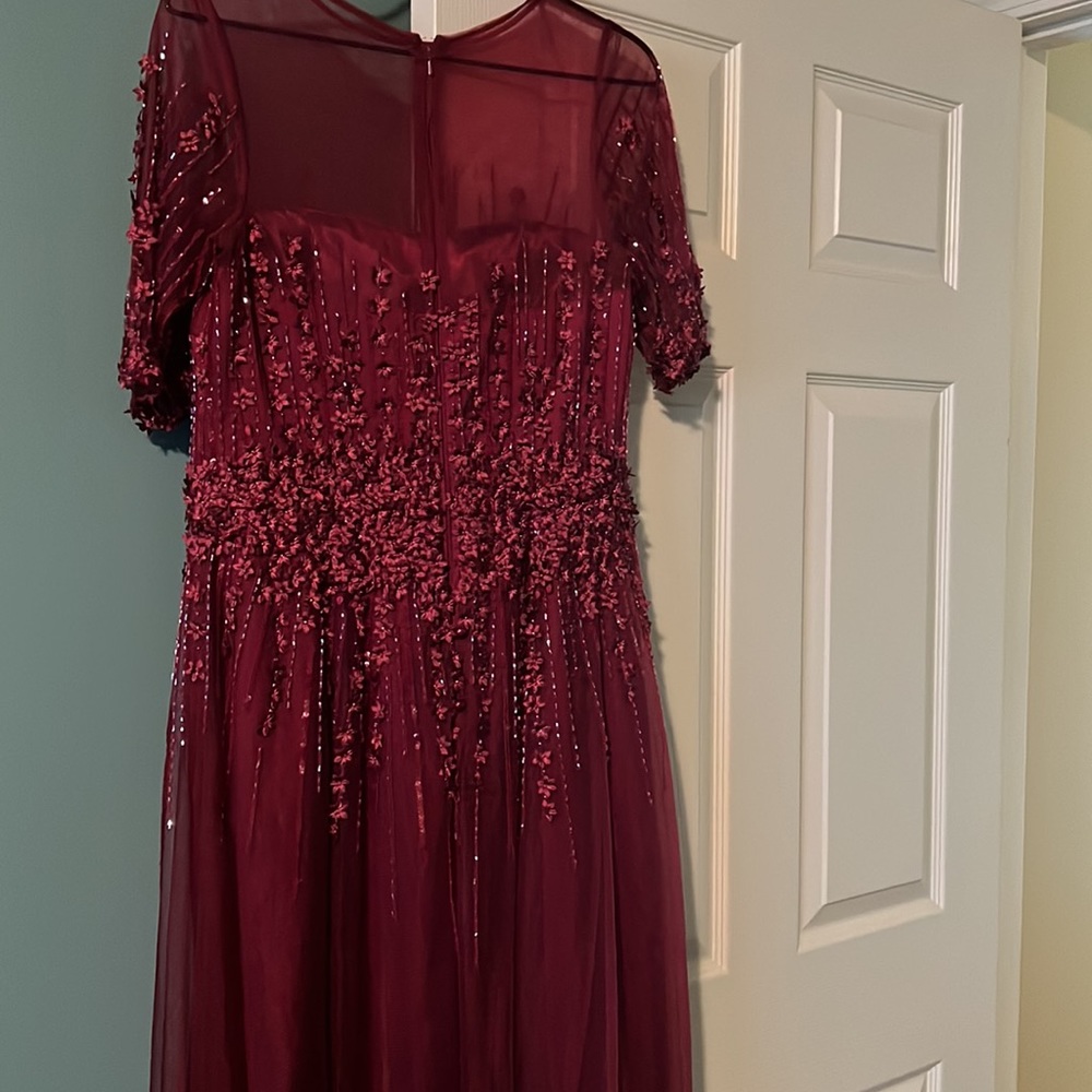 Long beautiful designer gown in a gorgeous dark wine color. - Picture 5 of 8